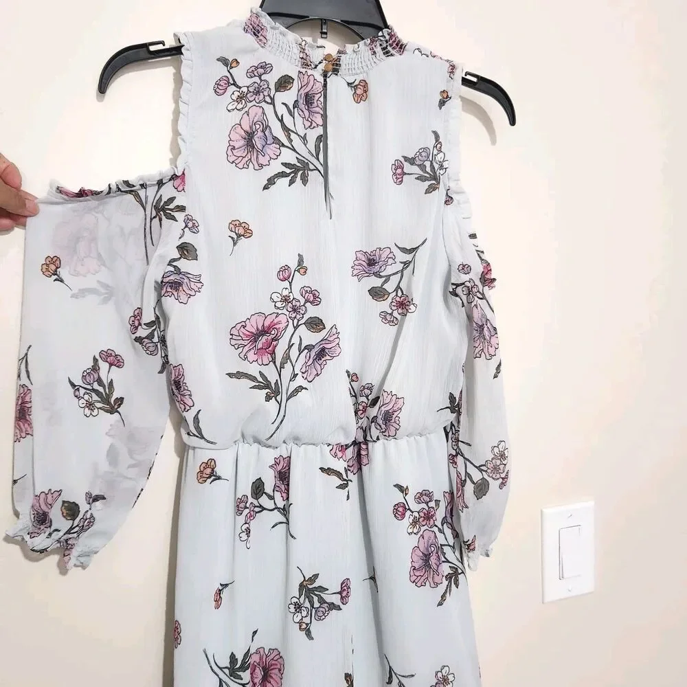 Signature Studio Dress Size Medium Blue Floral Lined Cold Shoulder Sleeves